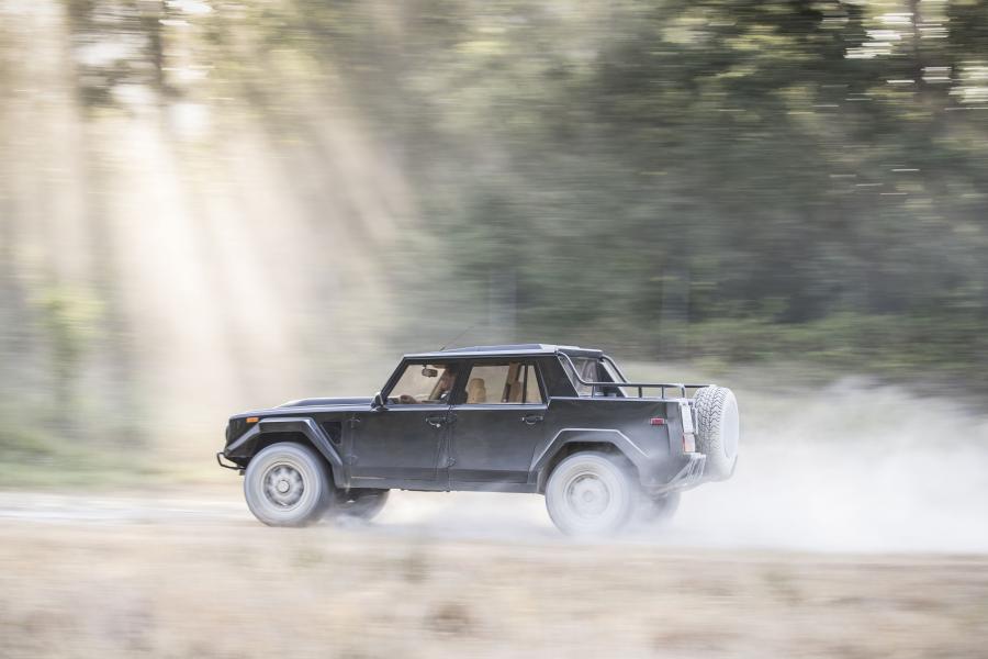  Lamborghini LM002 1990 года  (NA) (фото 30 из 55)